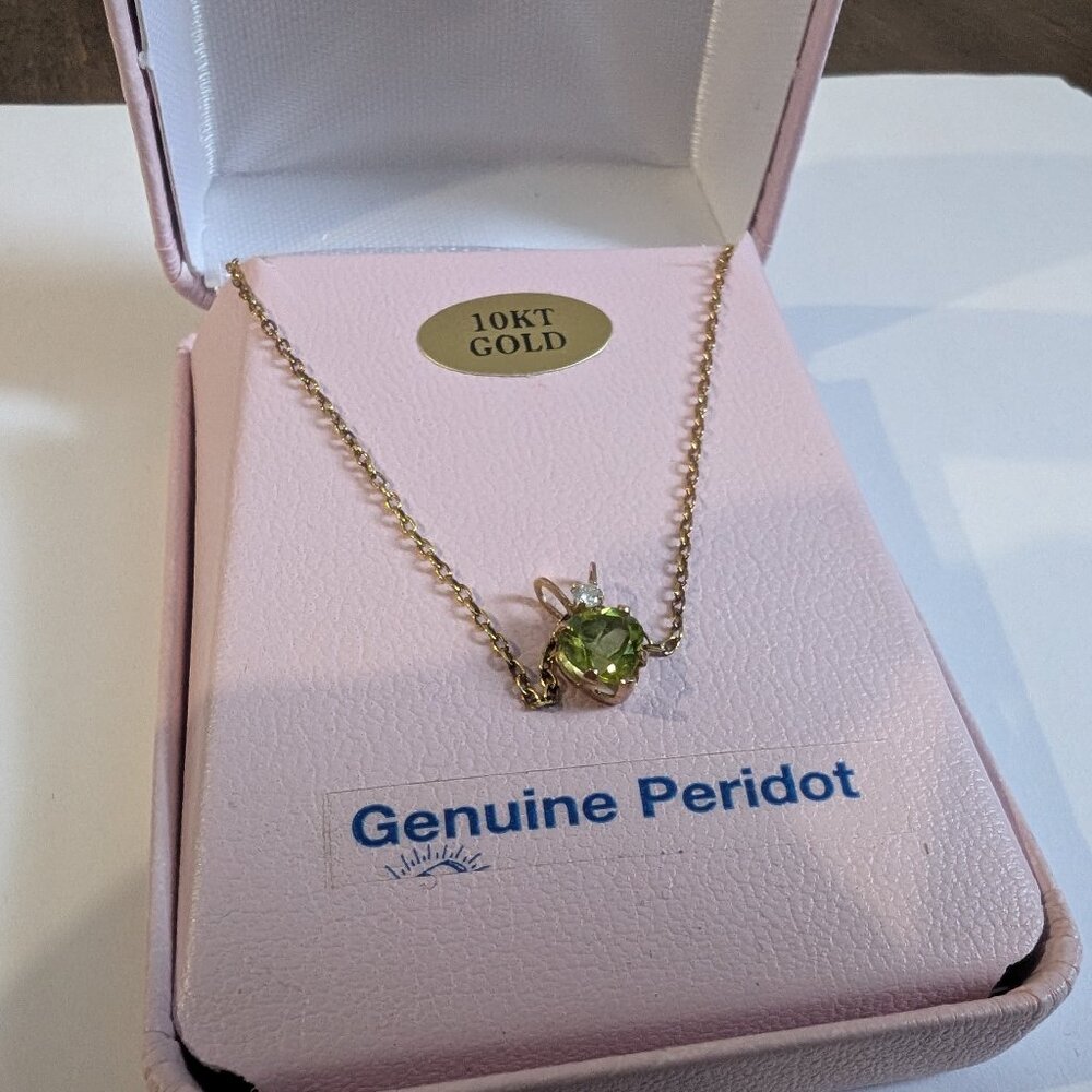 Brand New 10K Yellow Gold Peridot Necklace For Sale